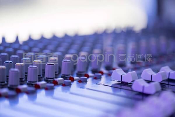 錄音棚混音臺 專業音樂制作的核心引擎